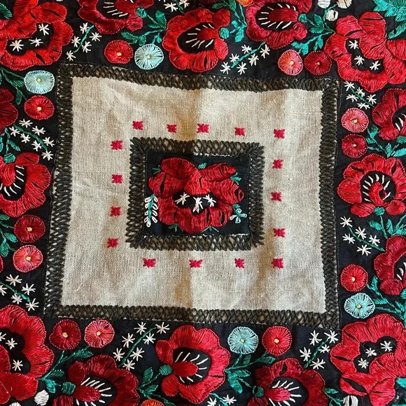 Vintage Hand-Embroidered Floral Linen Tablecloth 25x25 - Red & Black Design - Picture 5 of 9